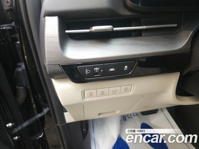 Kia Carnival 2023 — ფოტო 16/20