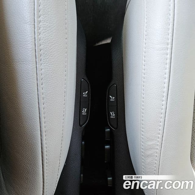 Kia Carnival 2023 — ფოტო 17/20