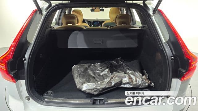 Volvo XC60 2022 — фото 20 из 20