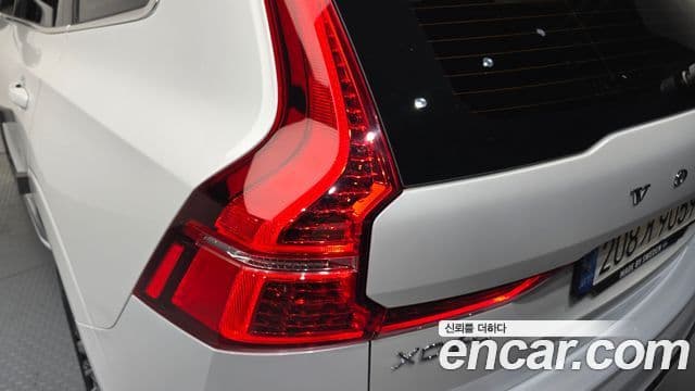 Volvo XC60 2022 — Photo 15/36