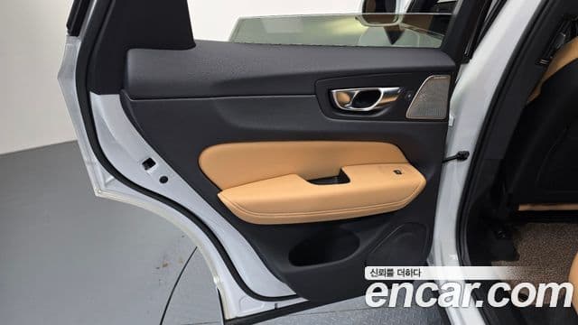 Volvo XC60 2022 — Photo 20/36