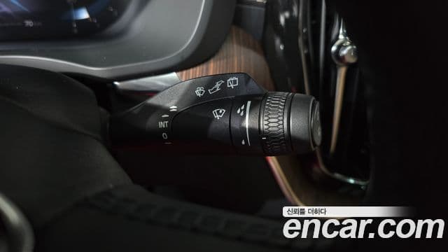 Volvo XC60 2022 — Photo 27/36