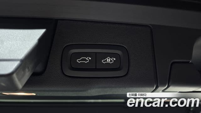 Volvo XC60 2022 — Photo 11/36