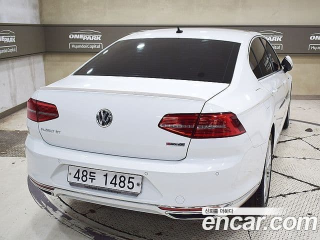 Volkswagen Passat GT 2018 — Şəkil 1/20