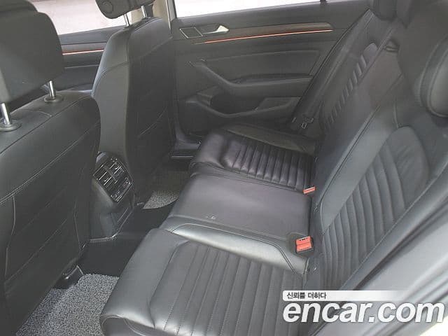Volkswagen Passat GT 2018 — Şəkil 9/20