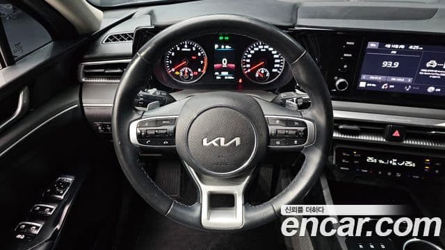 Kia K5 2022 — ფოტო 14/20