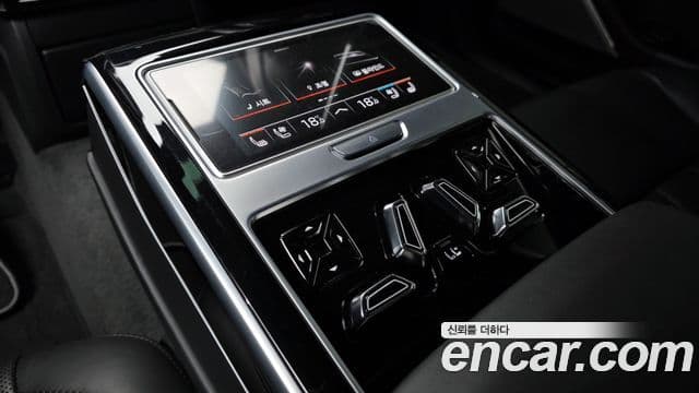 Audi A8 2020 — Фото 18/20