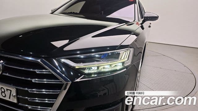 Audi A8 2020 — ფოტო 27/30