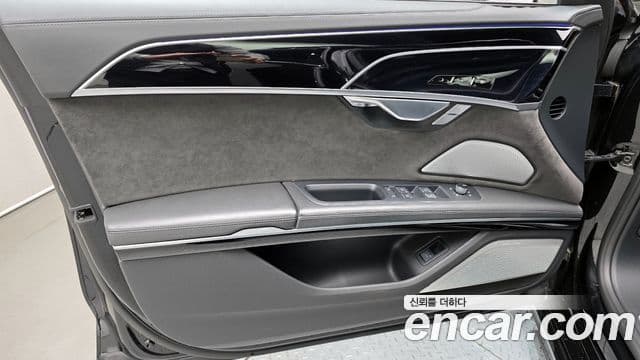 Audi A8 2020 — ფოტო 15/30