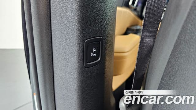Kia Carnival 2023 — Фото 18/20