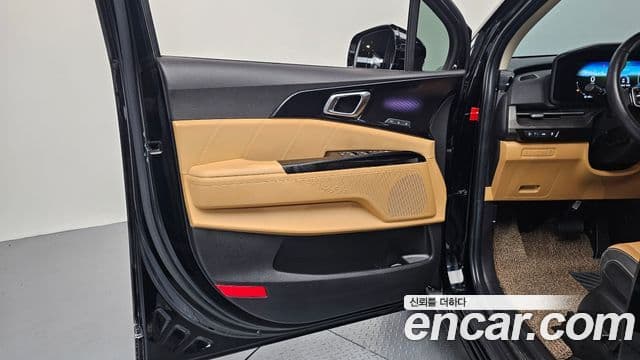 Kia Carnival 2023 — Photo 9/39
