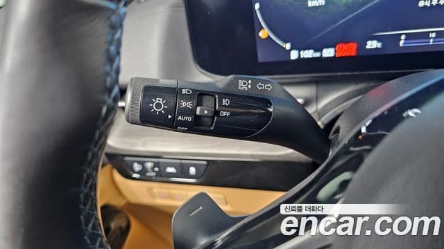 Kia Carnival 2023 — Photo 16/39