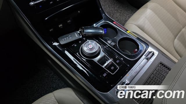 Kia Carnival 2023 — ფოტო 20/33