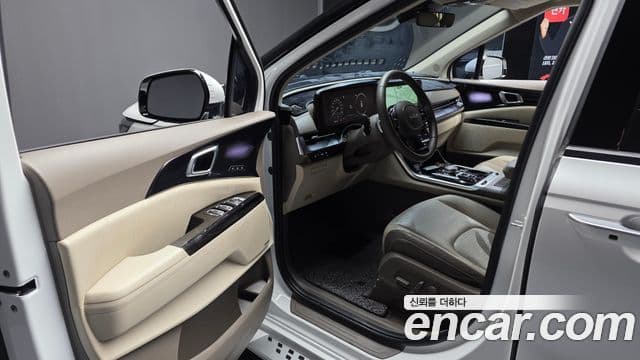 Kia Carnival 2023 — ფოტო 2/33