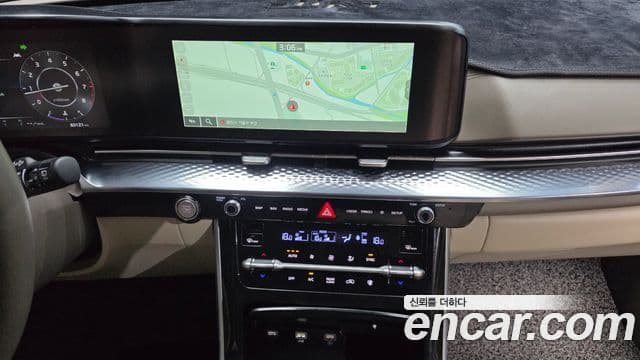 Kia Carnival 2023 — ფოტო 28/33