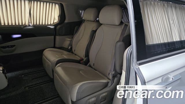 Kia Carnival 2023 — ფოტო 13/33