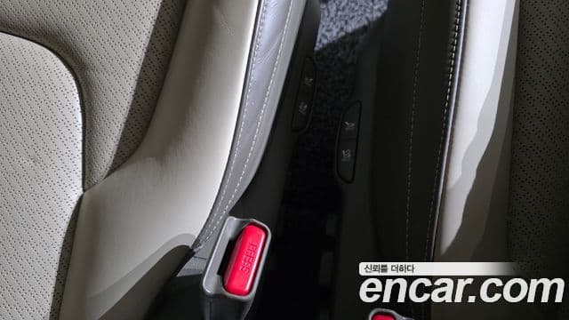 Kia Carnival 2023 — ფოტო 32/33
