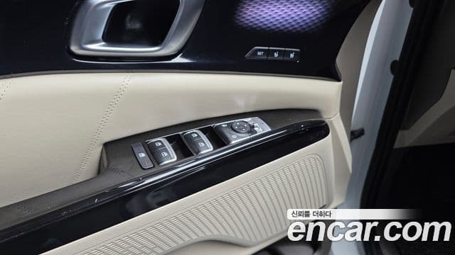 Kia Carnival 2023 — ფოტო 14/33