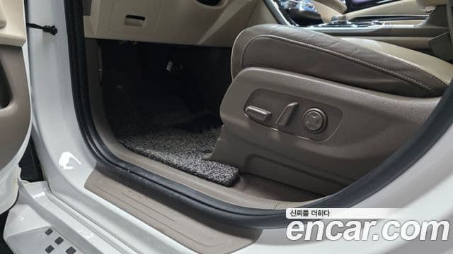 Kia Carnival 2023 — ფოტო 26/33