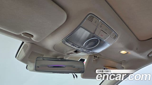 Mercedes-Benz S-Class 2020 — Photo 12/35