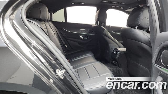 Mercedes-Benz E-Class 2020 — Фото 11/20