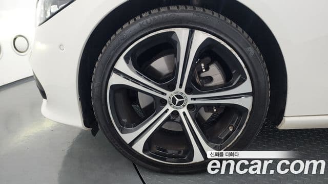 Mercedes-Benz C-Class 2023 — ფოტო 4/20