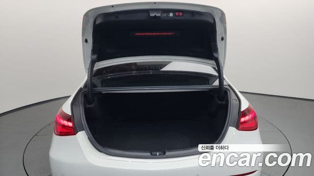 Mercedes-Benz C-Class 2023 — ფოტო 19/20