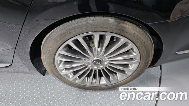 Kia The K9 2018 — Photo 14/30