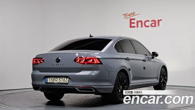 Volkswagen Passat GT 2022 — Şəkil 1/20