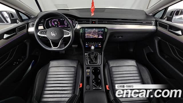 Volkswagen Passat GT 2022 — Şəkil 10/20