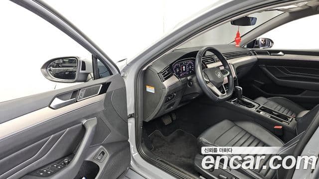 Volkswagen Passat GT 2022 — Şəkil 8/20