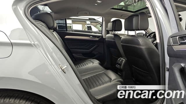 Volkswagen Passat GT 2022 — Şəkil 12/20