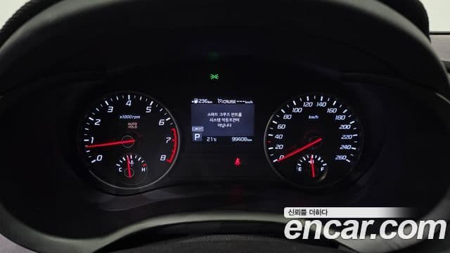 Kia Stinger 2018 — ფოტო 8/20