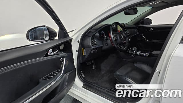 Kia Stinger 2018 — ფოტო 10/20