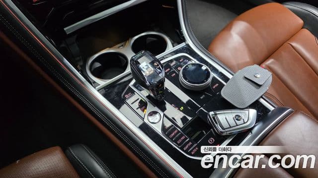 BMW 8 Series 2022 — фото 8 из 20