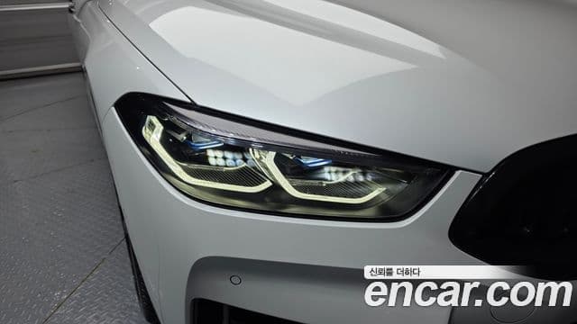 BMW 8 Series 2022 — Photo 26/33