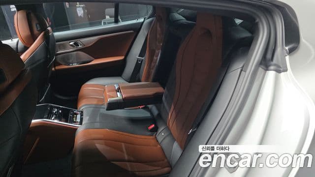 BMW 8 Series 2022 — Photo 10/33