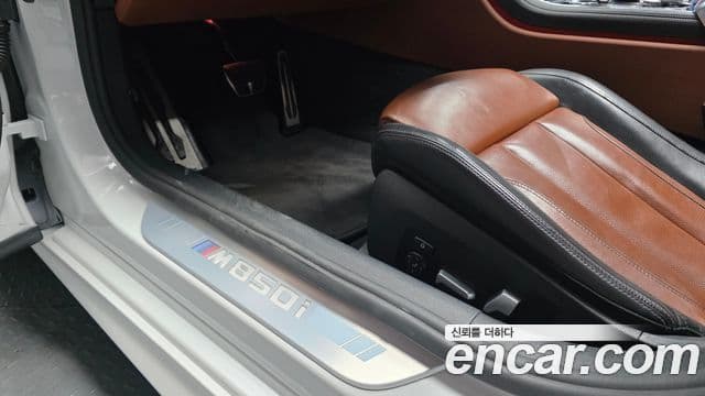 BMW 8 Series 2022 — Photo 23/33