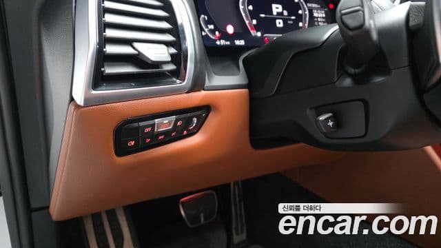 BMW 8 Series 2022 — Photo 19/33