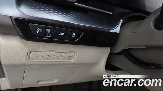 Kia Carnival 2023 — Фото 16/20