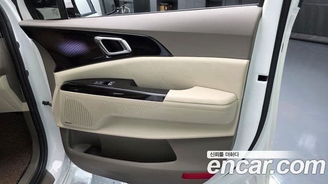 Kia Carnival 2023 — Photo 17/35