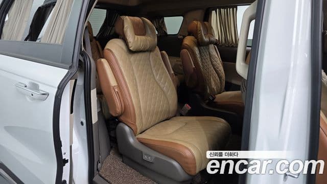 Kia Carnival 2023 — Photo 5/35