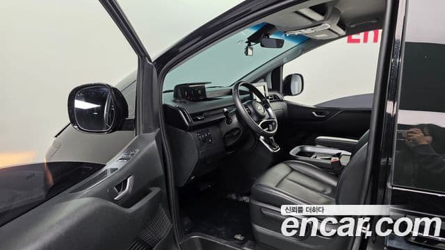 Hyundai Staria 2023 — ფოტო 8/20