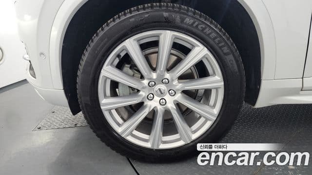 Volvo XC90 2019 — ფოტო 5/20