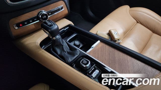 Volvo XC90 2019 — ფოტო 9/20