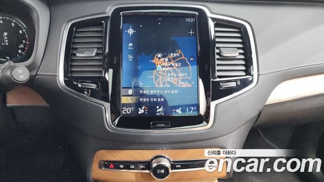Volvo XC90 2019 — ფოტო 13/20