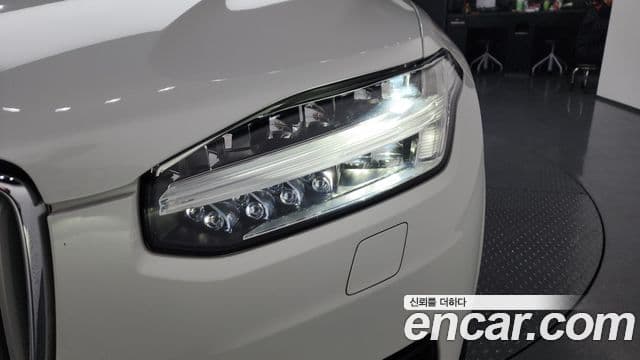 Volvo XC90 2019 — Photo 8/39