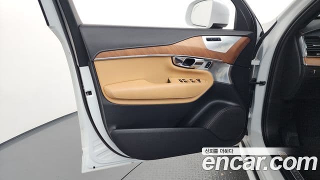 Volvo XC90 2019 — Photo 7/39