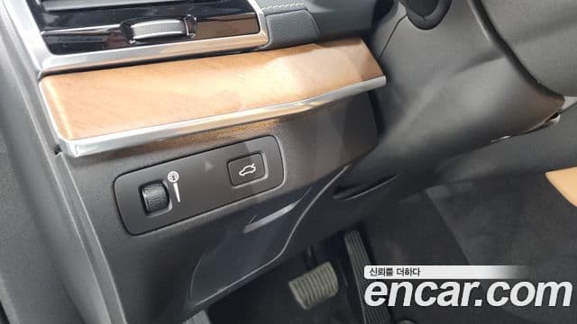 Volvo XC90 2019 — Photo 17/39