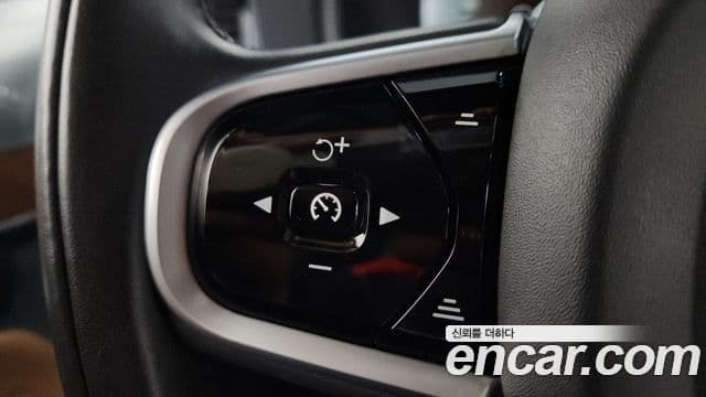 Volvo XC90 2019 — Photo 11/39